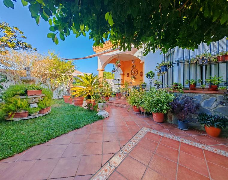 Foto 50ebbe29-0dab-4f18-8f2a-fd3d06caa6b7. Xalet amb piscina a Los Gallos Chiclana de la Frontera