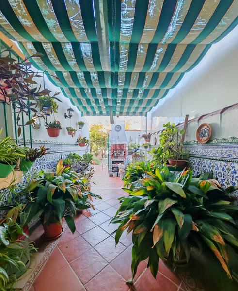 Foto 7f864ffa-b23a-406a-8c51-5501c628e004. Xalet amb piscina a Los Gallos Chiclana de la Frontera