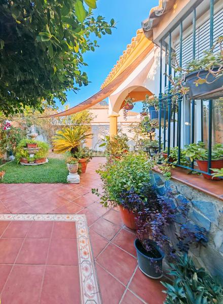 Foto f85323ec-5aff-44fb-842f-79dec86f563a. Xalet amb piscina a Los Gallos Chiclana de la Frontera