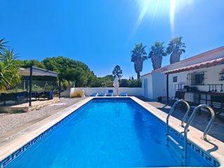 Xalet a Medina Sidonia. Chalet independiente con parcela segregada de 6300m2 en el berru