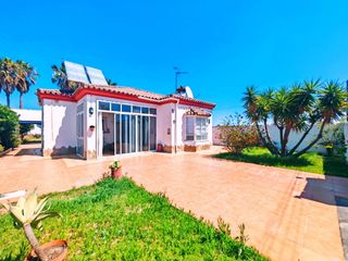 Chalet  Calle carretera sanlucar-sudamerica. Magnífico chalet independiente con piscina privada en el puerto