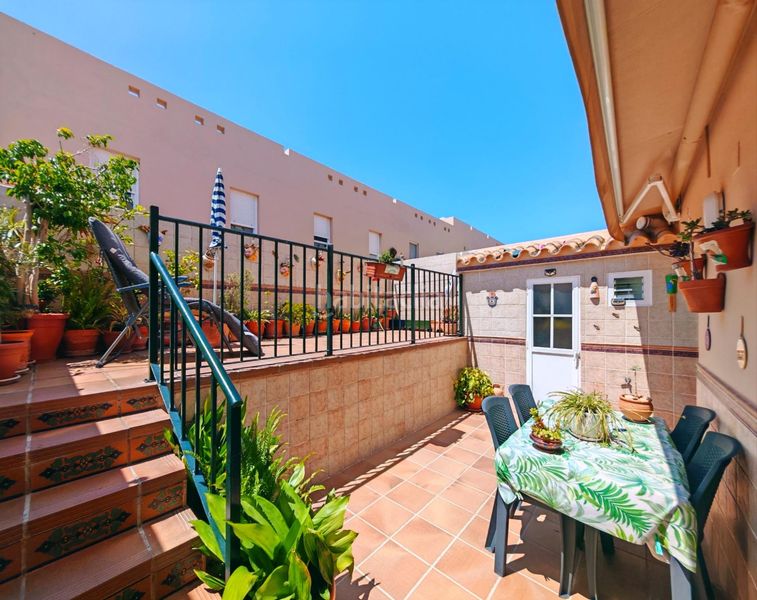 Foto ad48c233-4328-480f-bf8e-6ceef4b17be9. Casa adossada amb calefacció aparcament a Camposoto - Gallineras San Fernando