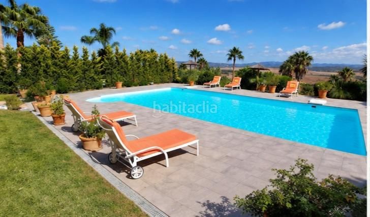 Foto 57664f5d-d2ff-407f-a977-18c704aa5ea2. Xalet amb calefacció aparcament piscina a Benalup