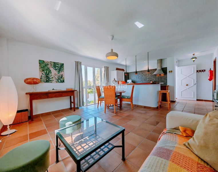 Foto d3ae2d15-bbb0-4b6f-8555-fb1af262d1f6. Edificio in Zahora Barbate