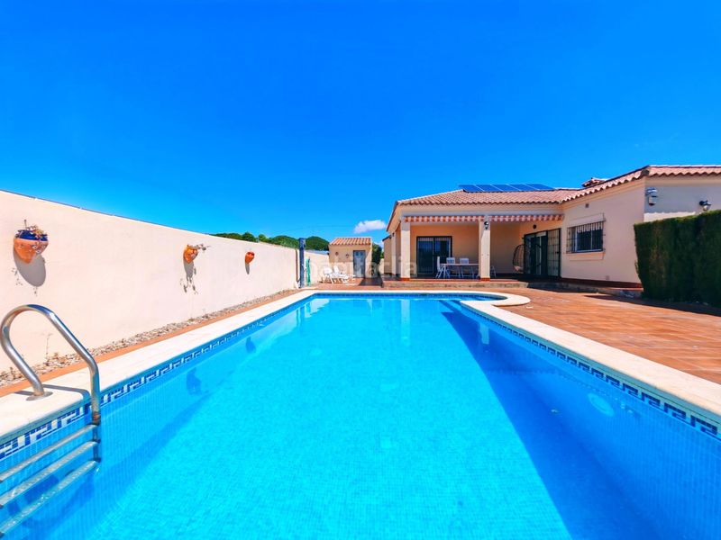 Foto 25a2b649-928b-4b8d-94fd-2d8a58670093. Chalet en Las Lagunas - Campano Chiclana de la Frontera
