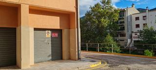 Aparcament cotxe  Carrer arnau mata. Garaje cerrado de 19 m2