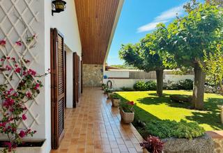 Casa  Carrer canigó. Casa con 5 habitaciones, jardín, terrazas y garaje