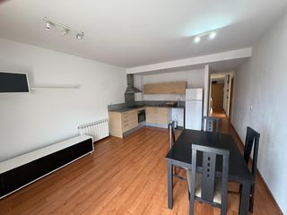 Flat in Jonquera (La). Piso en zona tranquila con 2 plazas de parquin