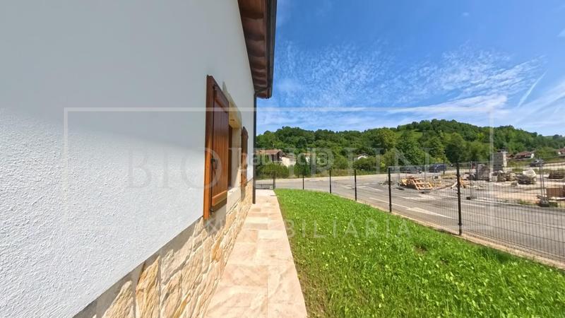 Foto f8d93792-b2ff-4438-9161-e6adb27ed9f1. Maison jumelée avec chauffage parking dans Donamaria