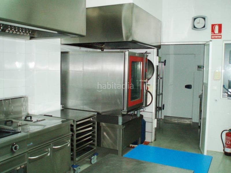 Foto 3fa3bb2b-75c6-4824-9b10-6e78b06c7f44. Rent business premise in Centro San Juan de Alicante