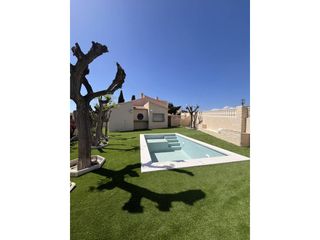 Miete Chalet  Calle formentera. Alquiler de chalet unifamiliar en mutxamel