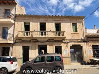 Semi detached house in Ses Salines Poble. Gran casa señorial en ses salines