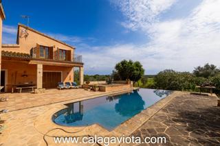 House in Ses Salines Poble. Encantadora casa de campo con piscina, pozo propio y vistas pano