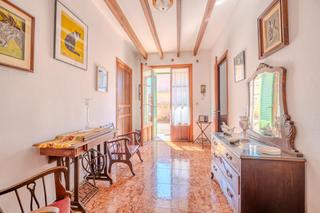Maison jumelée à Ses Salines Poble. Casa de pueblo con encanto en ses salines