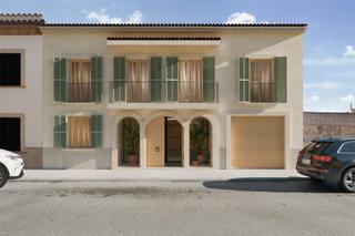 Maison jumelée à Ses Salines Poble. Elegancia mediterránea reformada en el corazón de ses salines