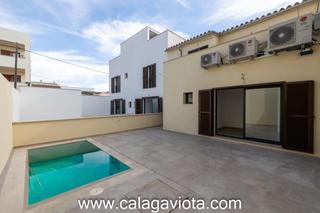 Semi detached house in Colònia Sant Jordi. Vivienda adosada con piscina