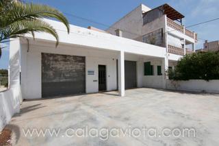 Local commercial à Colònia Sant Jordi. Local más piso