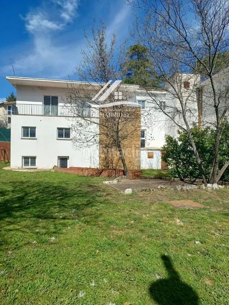 Foto 39597d9c-8992-4f78-a052-fe076bf437e0. Edificio  con uso sanitario y opción de ampliar en Hoyo de Manzanares