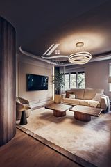 Pis  N/a. Elegancia renovada en lista con terraza