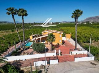 Chalet in Desamparados - Hurchillo - Torremendo. Sol, piscina y playa el verano empieza en tu nuevo chalet