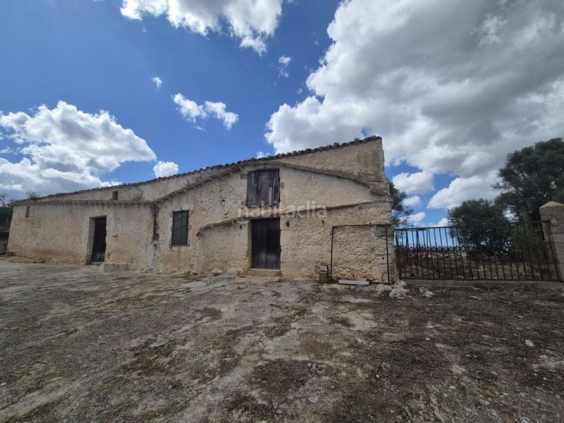 Foto a7696a43-e50f-4824-a946-39623565bded. Masia amb aparcament a Sineu