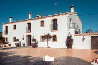 Edificio en Almendricos. Esta asombrosa perla es el refugio ideal para aquellos que busca