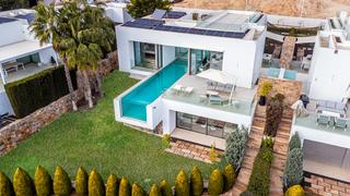 Reihenhaus en Lomas de Campoamor - Las Ramblas. Esta villa de lujo est ubicada en el complejo las colinas golf