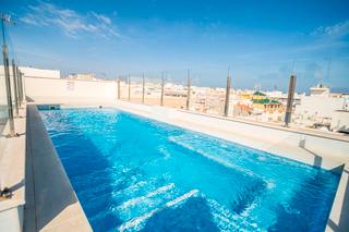 Erdgeschoss en Las Piscinas Naturales. En venta moderno apartamento de 3 dormitorios en planta baja en