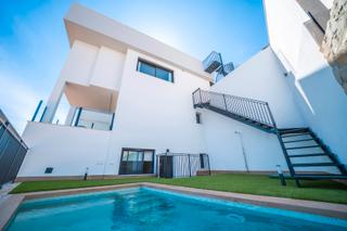 Chalet à Algorfa. Villas de lujo de 3 o 4 dormitorios con piscina privada en la fi