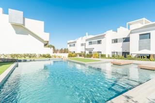 Àtic a Los Balcones-Los Altos. Ático de obra nueva con 3 dormitorios, 2 baños y solarium en los