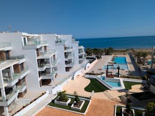 Apartament a L'Almadrava - L'Estanyó. Apartamentos o áticos de 2 o 3 dormitorios en primera línea de p