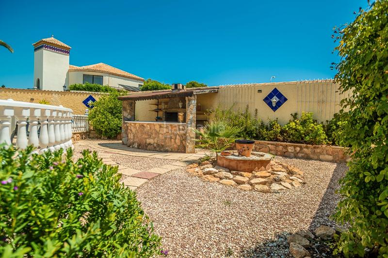 Foto 03ab1dd1-c98e-4628-bfbd-3babcb92d9e5. Casa en venta impresionante villa de estilo mediterraacuteneo con vistas a la azotea y piscina en la siesta, descubra la cas en Torrevieja