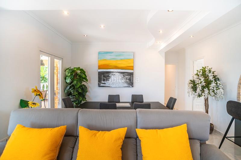 Foto 15af46e2-1857-4a0c-a636-f51d25baf158. Casa en venta impresionante villa de estilo mediterraacuteneo con vistas a la azotea y piscina en la siesta, descubra la cas en Torrevieja