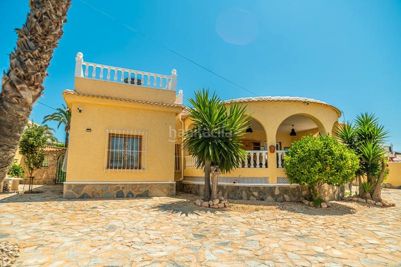 Foto 4205613c-6879-4ed5-b31e-c1d90b644cbe. Casa en venta impresionante villa de estilo mediterraacuteneo con vistas a la azotea y piscina en la siesta, descubra la cas en Torrevieja