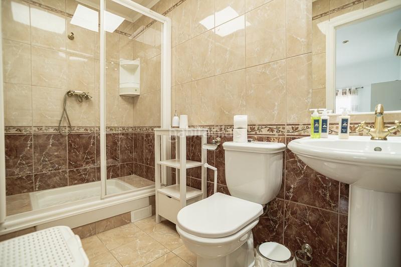 Foto 4f600b6f-eab8-4430-b95a-6676eab9c045. Casa en venta impresionante villa de estilo mediterraacuteneo con vistas a la azotea y piscina en la siesta, descubra la cas en Torrevieja