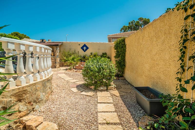 Foto 5ac24d54-b4cb-4a3e-a758-a64df0115695. Casa en venta impresionante villa de estilo mediterraacuteneo con vistas a la azotea y piscina en la siesta, descubra la cas en Torrevieja