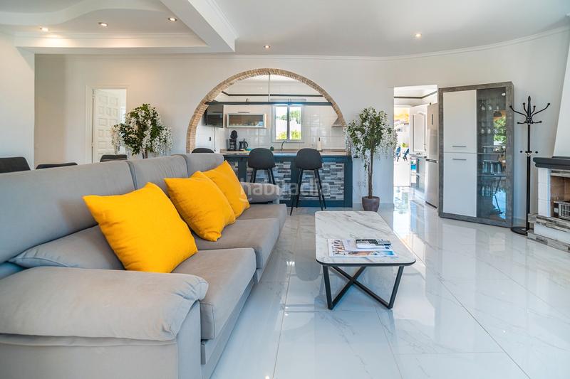 Foto 7345ed0e-9451-43dc-9f2f-53fc525aa1da. Casa en venta impresionante villa de estilo mediterraacuteneo con vistas a la azotea y piscina en la siesta, descubra la cas en Torrevieja