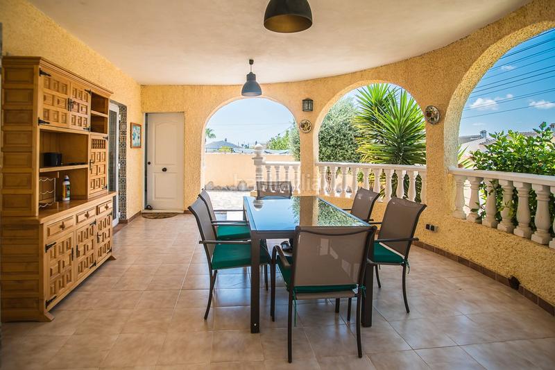 Foto 73fe6fd8-d28b-48da-b432-5b5e82cc3dfb. Casa en venta impresionante villa de estilo mediterraacuteneo con vistas a la azotea y piscina en la siesta, descubra la cas en Torrevieja