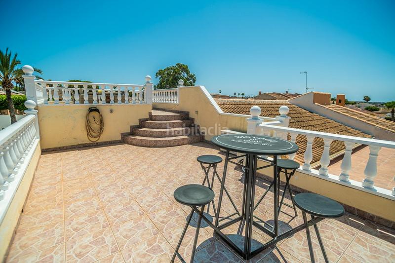 Foto 952d5591-bb5f-480d-97f4-24d6f6cfd5ae. Casa en venta impresionante villa de estilo mediterraacuteneo con vistas a la azotea y piscina en la siesta, descubra la cas en Torrevieja