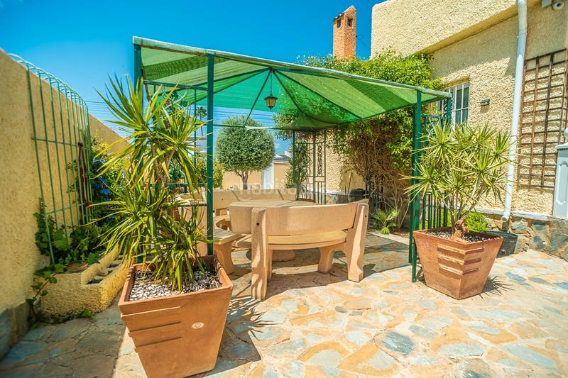 Foto c933f851-fd06-4c79-a2ca-e11697679093. Casa en venta impresionante villa de estilo mediterraacuteneo con vistas a la azotea y piscina en la siesta, descubra la cas en Torrevieja