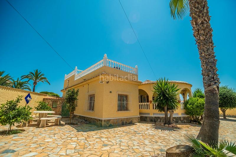 Foto fc202ba5-92ee-47fd-86e8-eff82508ab34. Casa en venta impresionante villa de estilo mediterraacuteneo con vistas a la azotea y piscina en la siesta, descubra la cas en Torrevieja