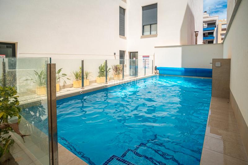 Foto a31e842f-fca4-48d6-b2f4-f426361e8378. Piso elegant 2bedroom apartment with garage and 17 m terrace just 100 m from playa del cura, experience the best of mediterr en Torrevieja