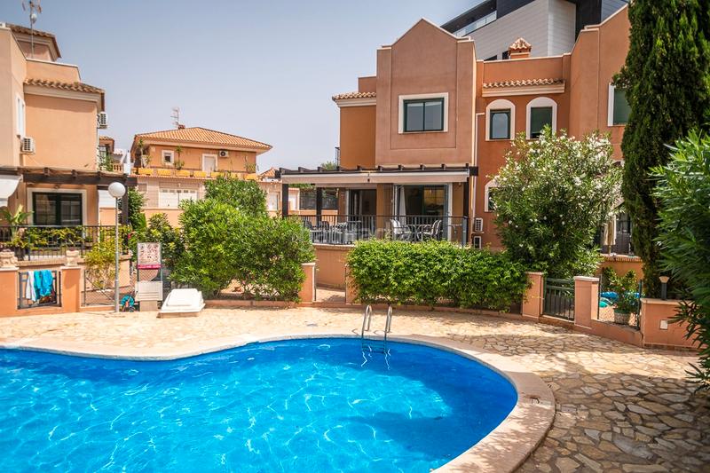 Foto d785fcf5-9f3c-4e00-b8e4-b630ad102b3a. Casa charmante halfvrijstaande woning in los balcones, ontdek deze prachtig onderhouden woning in de gewilde wijk los balcon en Torrevieja