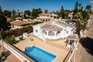 Maison à Rojales. Exclusiva villa española ubicada en ciudad quesada con piscina p
