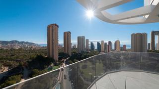 Attique à Via Parque. Ático de lujo con 3 dormitorios, 3 baños y solárium privado con