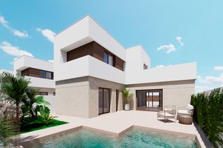 Chalet en Centro. Villa de 3 dormitorios, 3 bantildeos, piscina y solarium en los