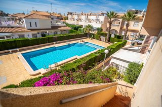 Pis en La Florida. Descubra este espacioso apartamento de estilo mediterraacuteneo
