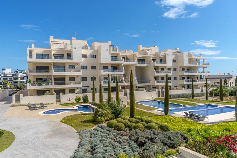 Foto 8863ff61-4084-47c9-9526-38d87af467cc. Casa amb piscina a Lomas de Cabo Roig - Los Dolses Orihuela