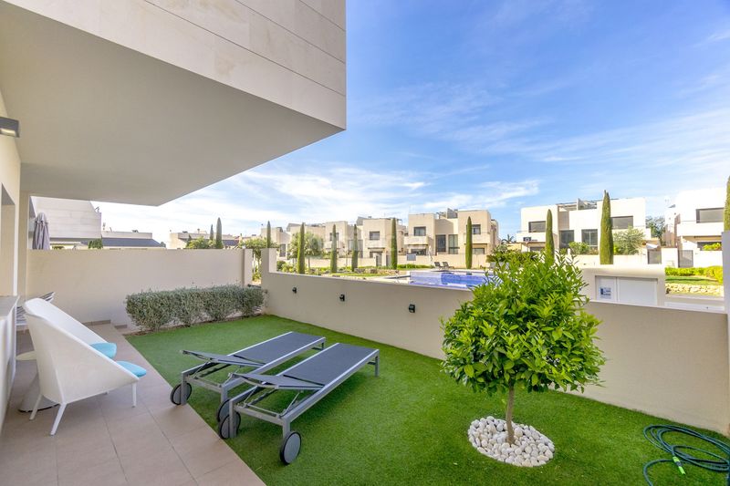 Foto cc509fe7-b208-406b-bc85-03c965ca7610. Casa amb piscina a Lomas de Cabo Roig - Los Dolses Orihuela