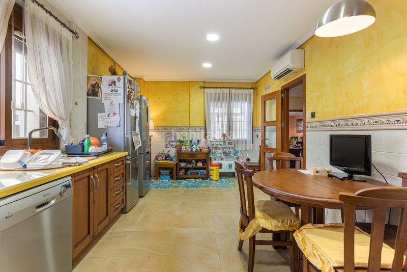 Foto 4db4eddd-40c9-4878-b2a8-8a86fb58e867. Casa amb piscina a Montesinos (Los)